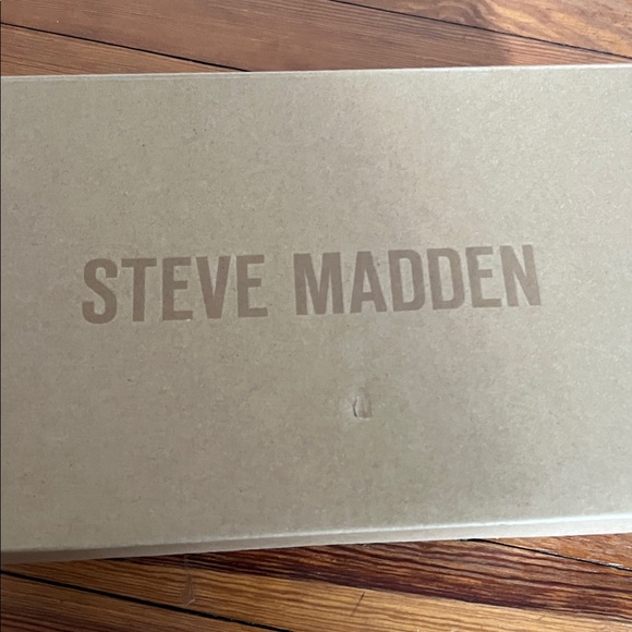 Women's White and Tan Sneakers - Picture 10 of 11